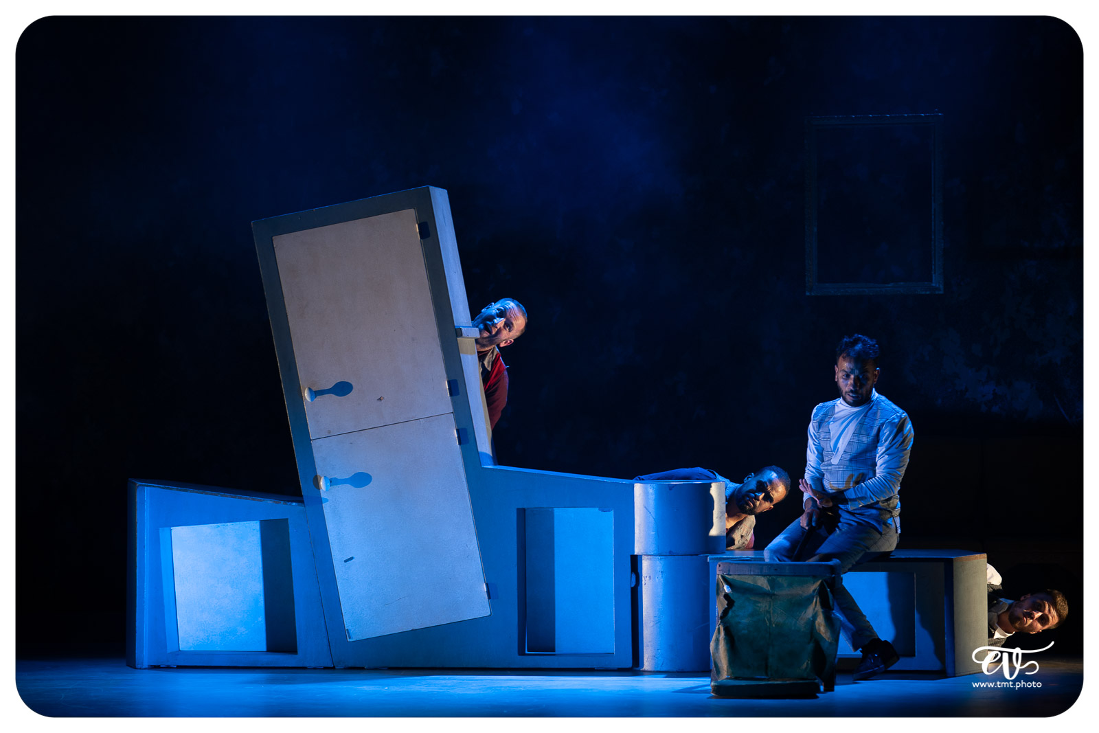 SUR LE FIL (CIE PYRAMID)